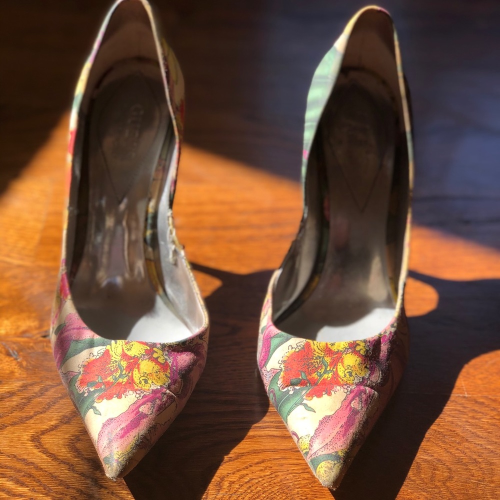 Floral pointed heels